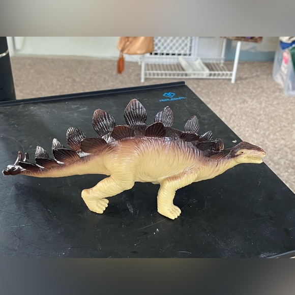 Greenbrier 9” International Stegosaurus Toy Dinosaur Plastic Figure - Picture 3 of 7